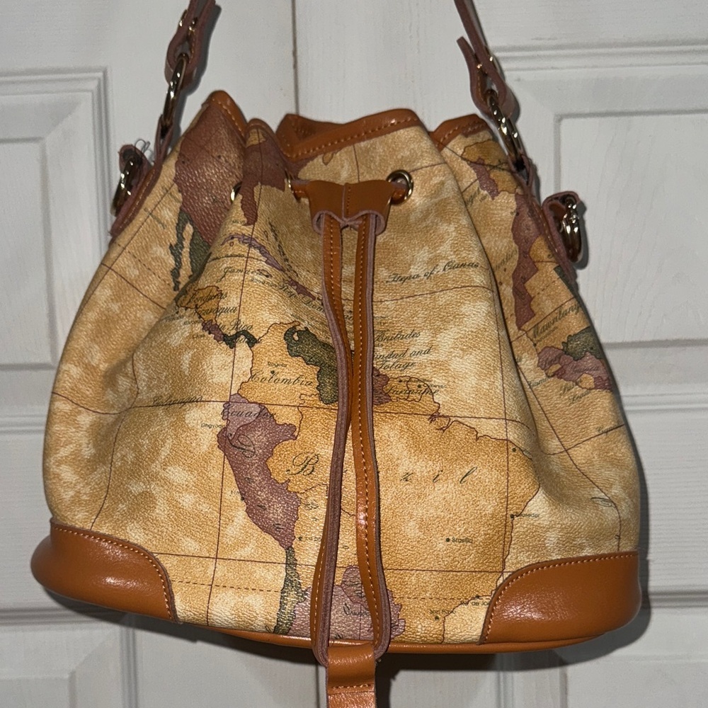 Nucelle world map bucket bag - Picture 2 of 11